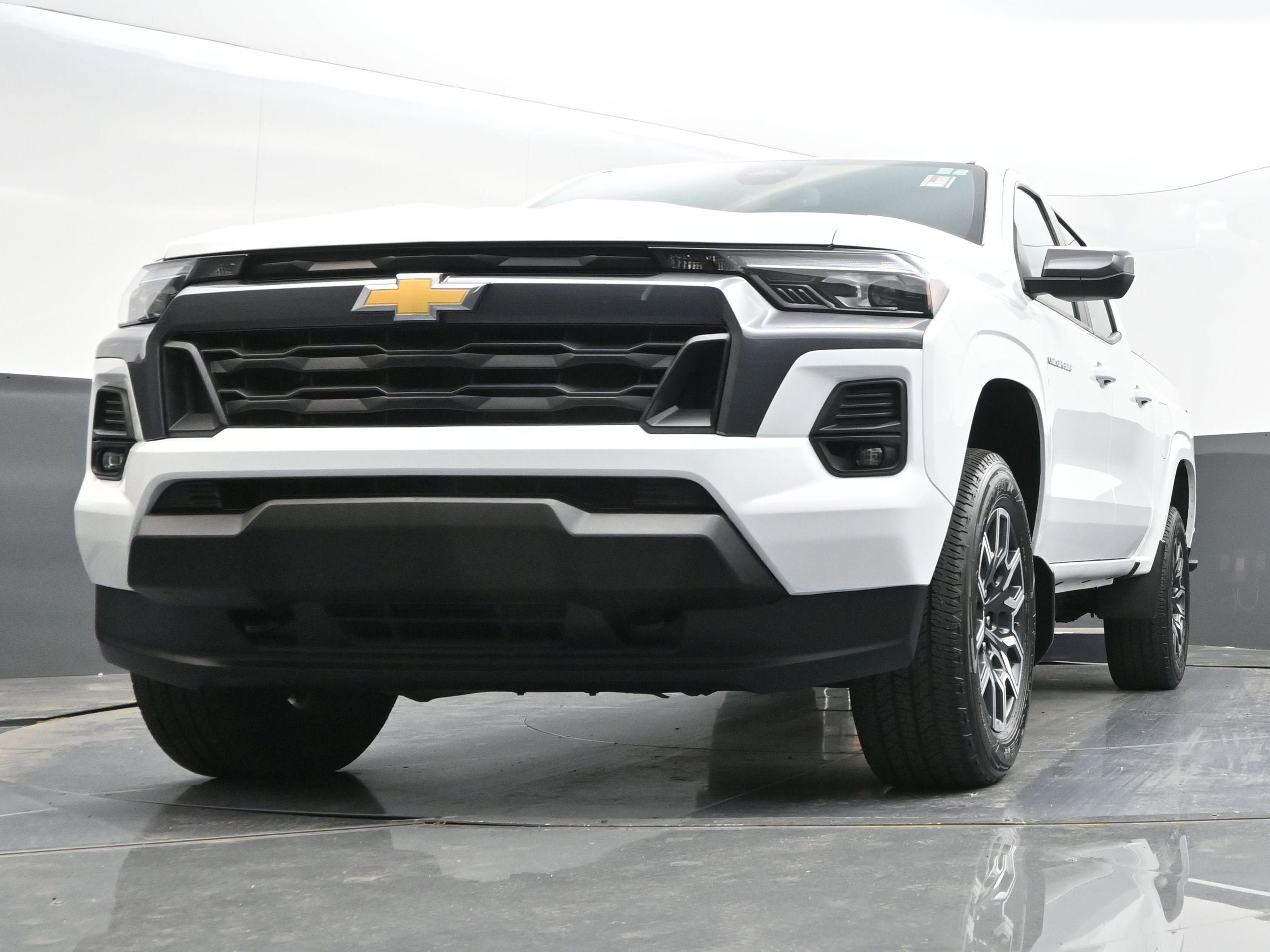 Used 2023 Chevrolet Colorado LT w/ LT Convenience Package III AWD/4WD image 39
