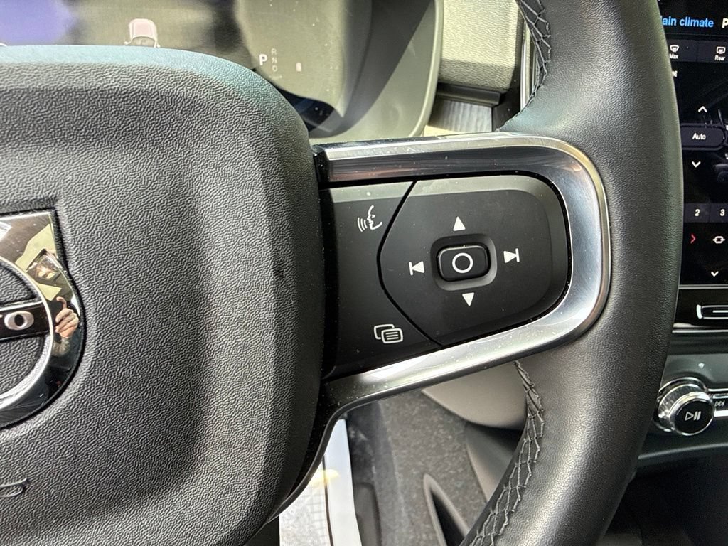Used 2025 Volvo XC40 B5 Plus w/ Protection Package Premier AWD/4WD image 28