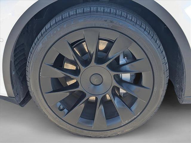 Used 2021 Tesla Model Y Long Range image 10