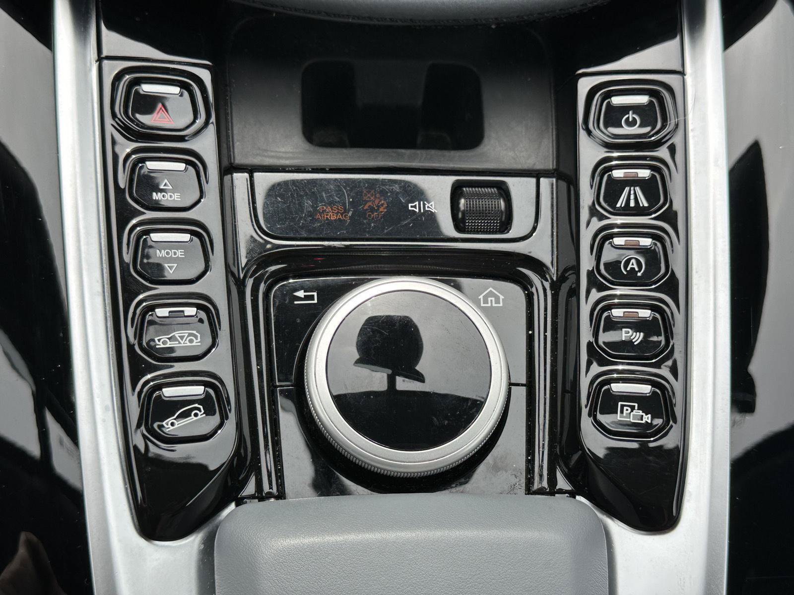 Used 2021 Aston Martin DBX AWD/4WD image 35