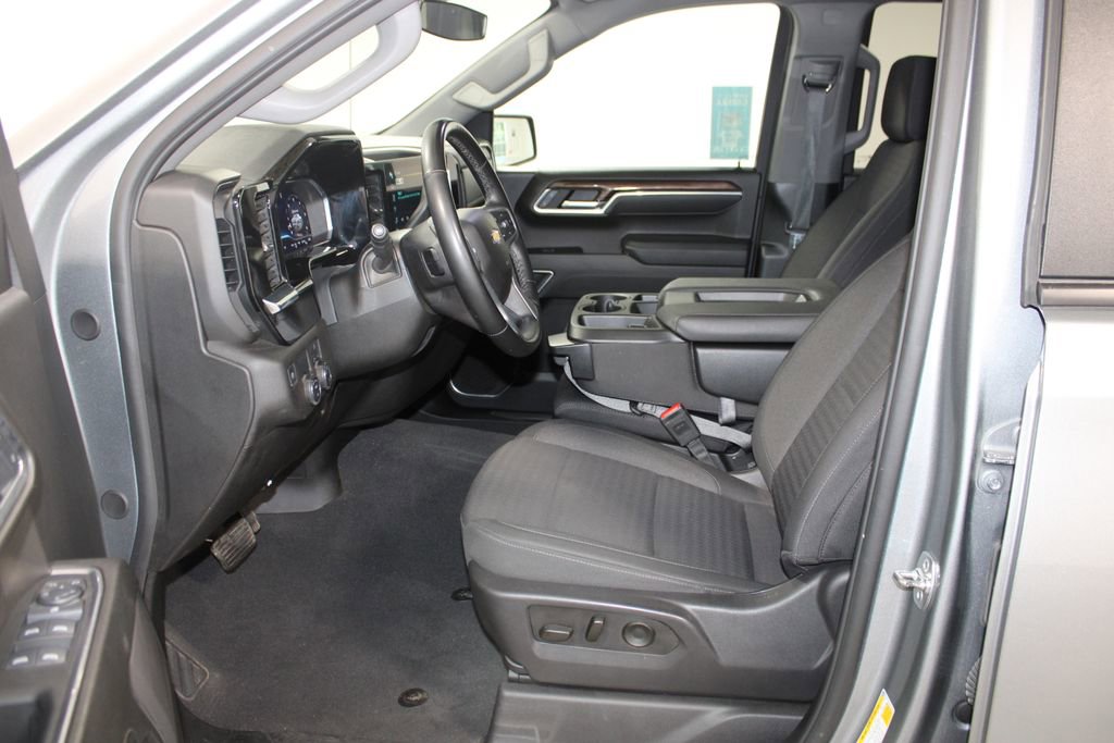 Used 2025 Chevrolet Silverado 1500 LT image 23