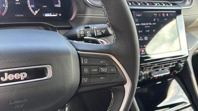 Used 2024 Jeep Grand Cherokee L Altitude AWD/4WD image 17