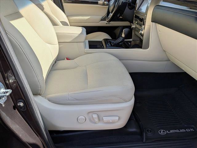 Used 2020 Lexus GX 460 Premium w/ Premium Package image 23