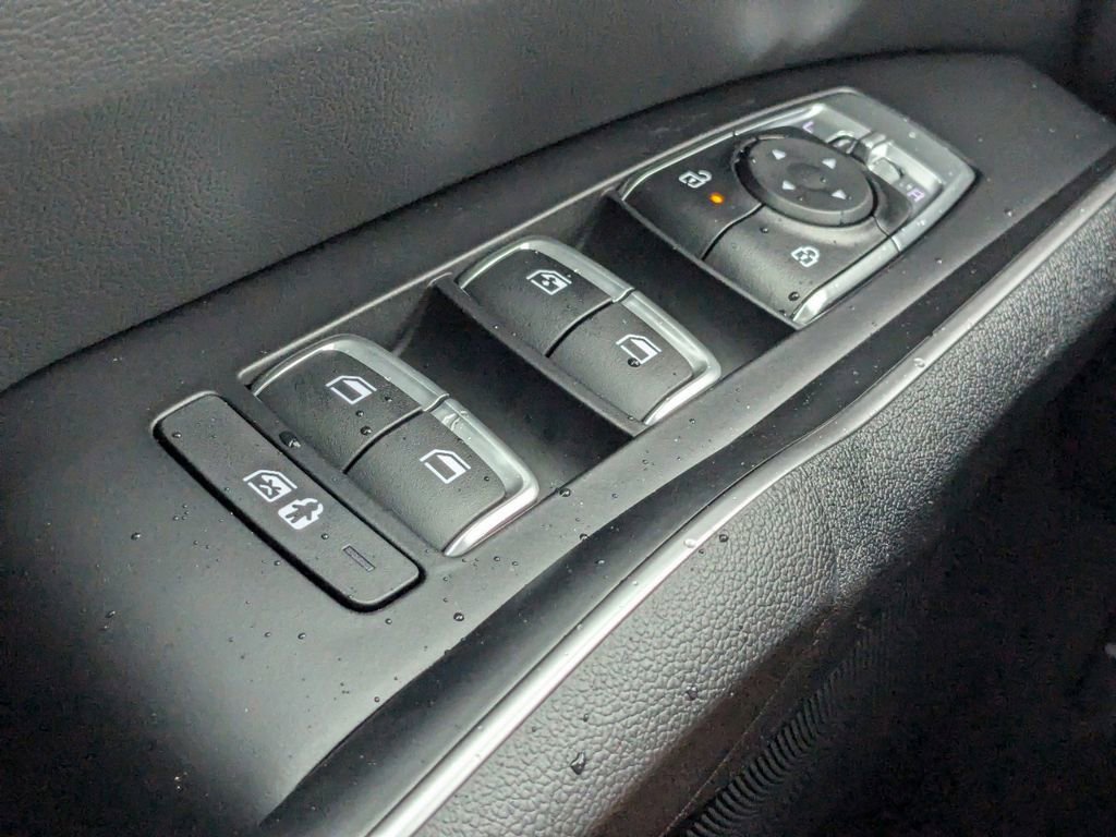 Used 2025 Kia Sorento S w/ Panoramic Sunroof Package FWD image 23