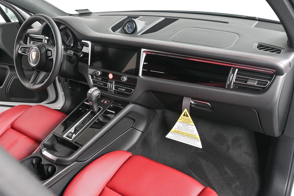 Certified 2025 Porsche Macan image 24