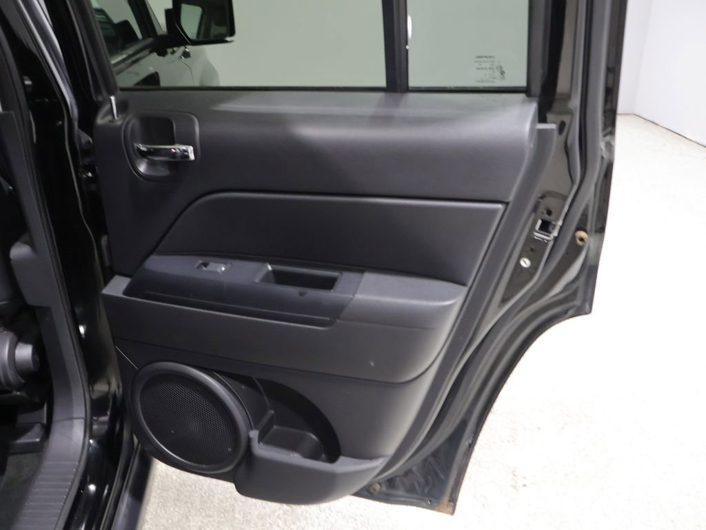 Used 2016 Jeep Patriot High Altitude AWD/4WD image 21