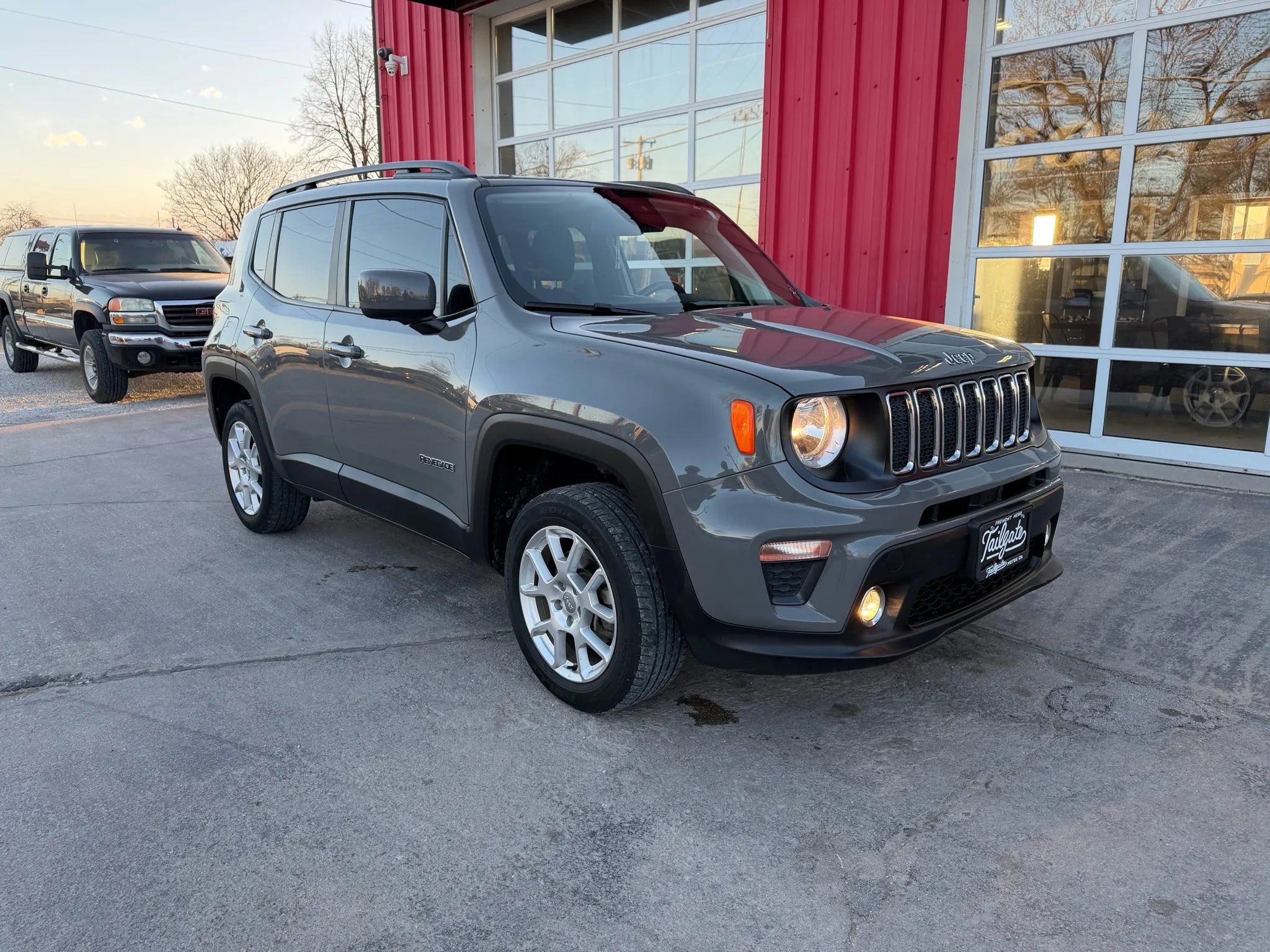 Used 2019 Jeep Renegade Latitude w/ Cold Weather Group image 2