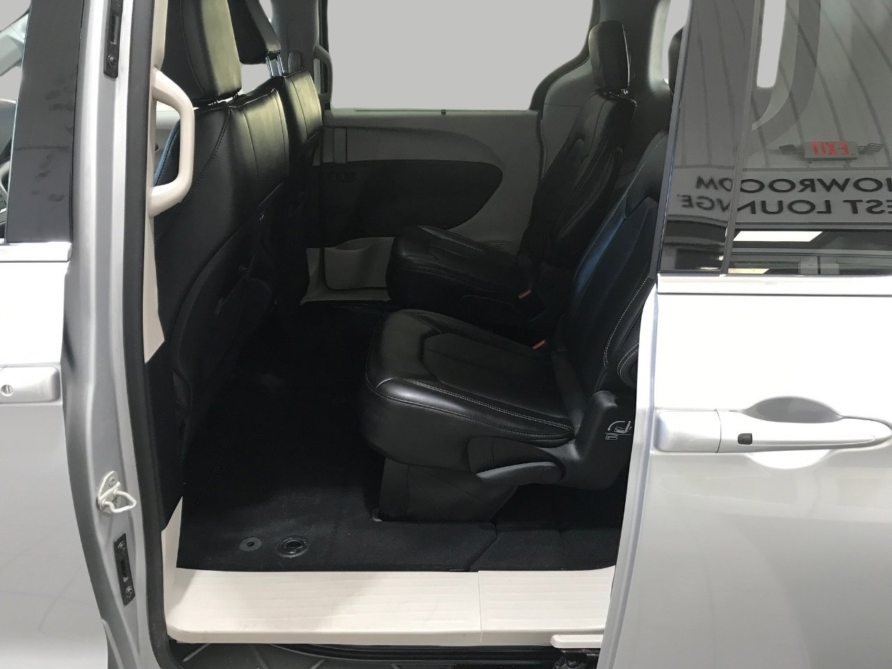 Used 2024 Chrysler Pacifica Touring-L image 28