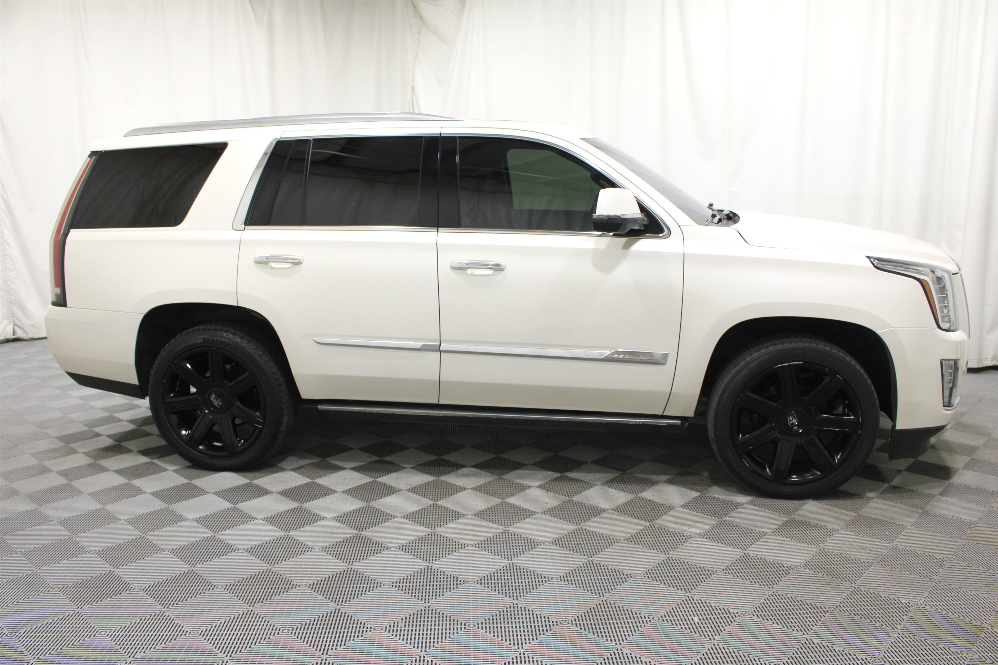 Used 2015 Cadillac Escalade Premium AWD/4WD image 34
