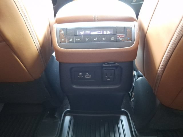 Certified 2025 Nissan Pathfinder Platinum AWD/4WD image 32