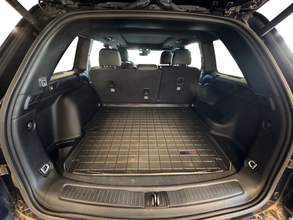 Used 2024 Jeep Grand Cherokee Limited w/ Luxury Tech Group II image 19