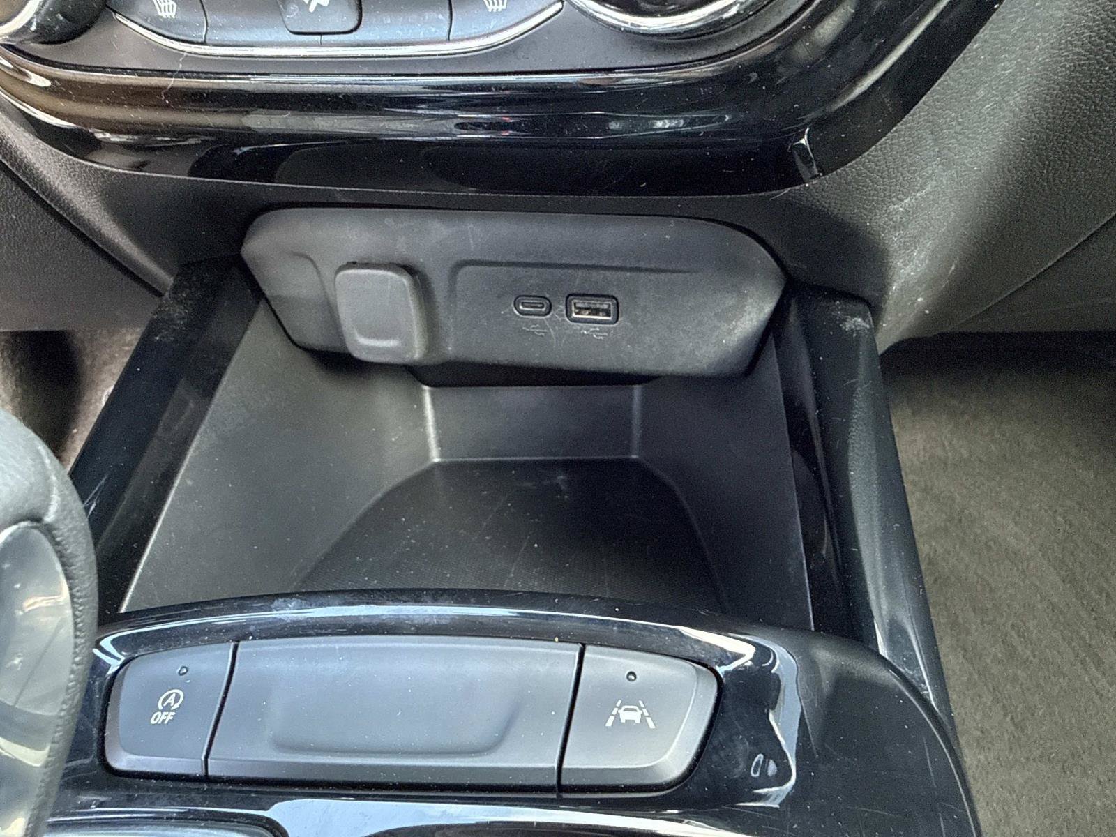 Used 2025 Chevrolet Trax LT w/ LT Convenience Package FWD image 23