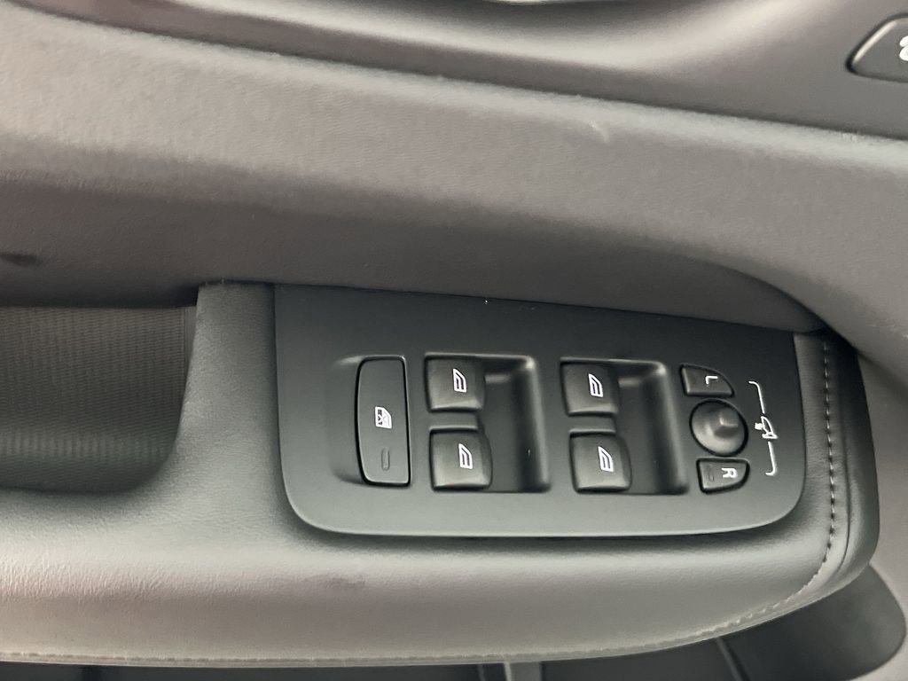 Certified 2025 Volvo XC60 B5 Core w/ Climate Package image 17