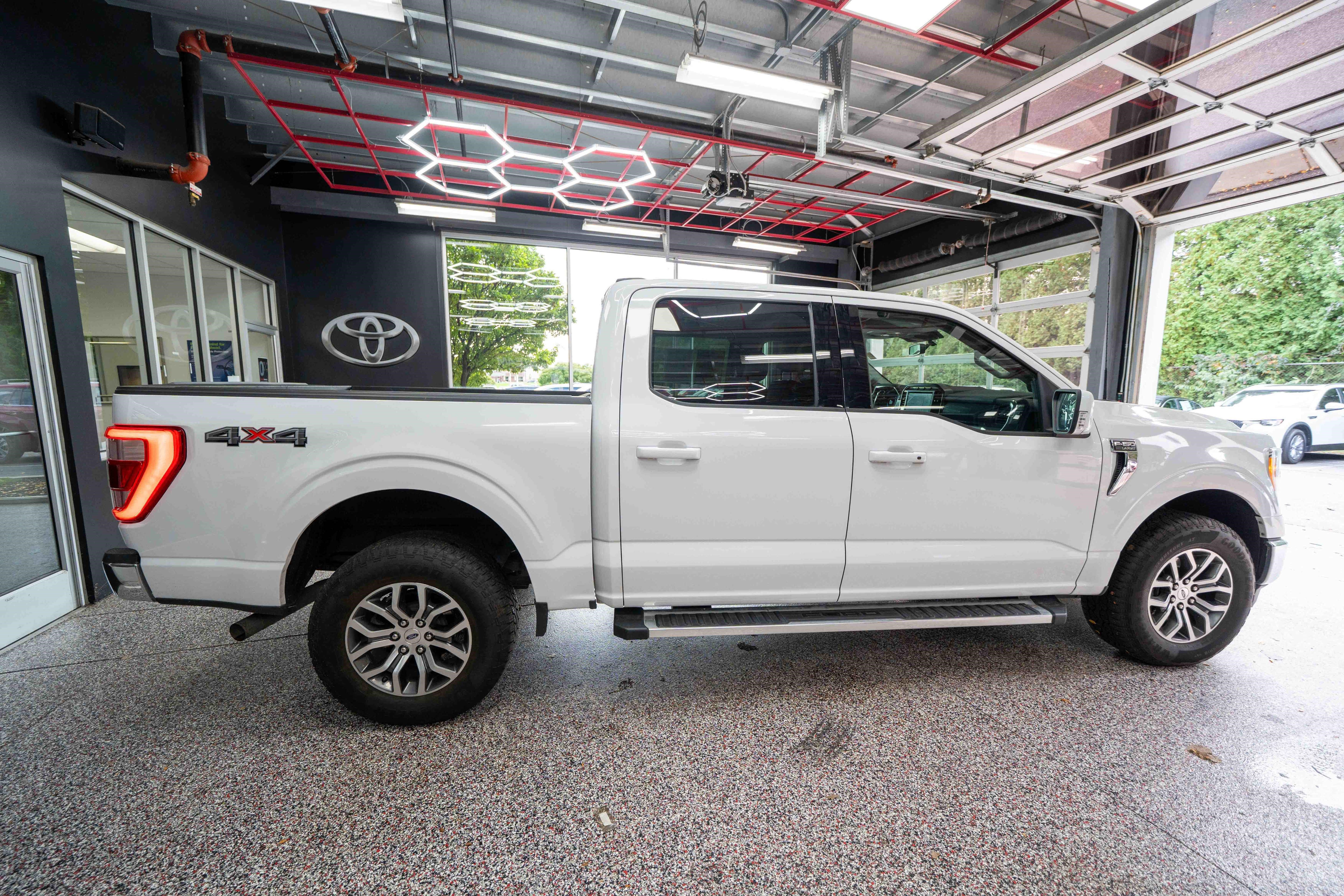 Used 2022 Ford F150 Lariat w/ Equipment Group 501A Mid AWD/4WD image 4