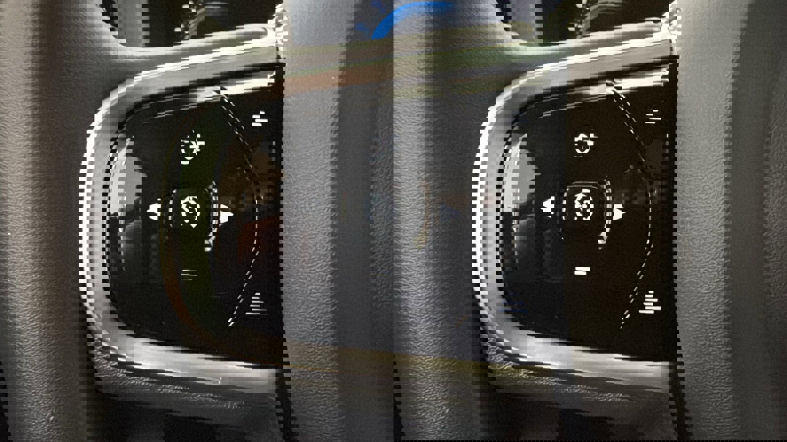 Certified 2023 Volvo XC60 B5 Plus w/ Climate Package image 13