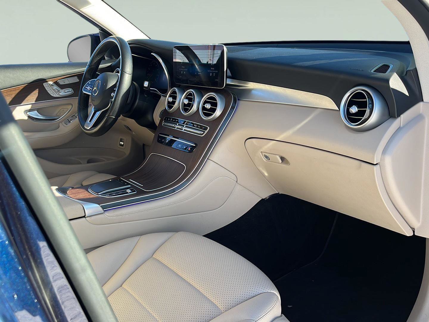 Used 2021 Mercedes-Benz GLC 300 4MATIC w/ Premium Package image 39