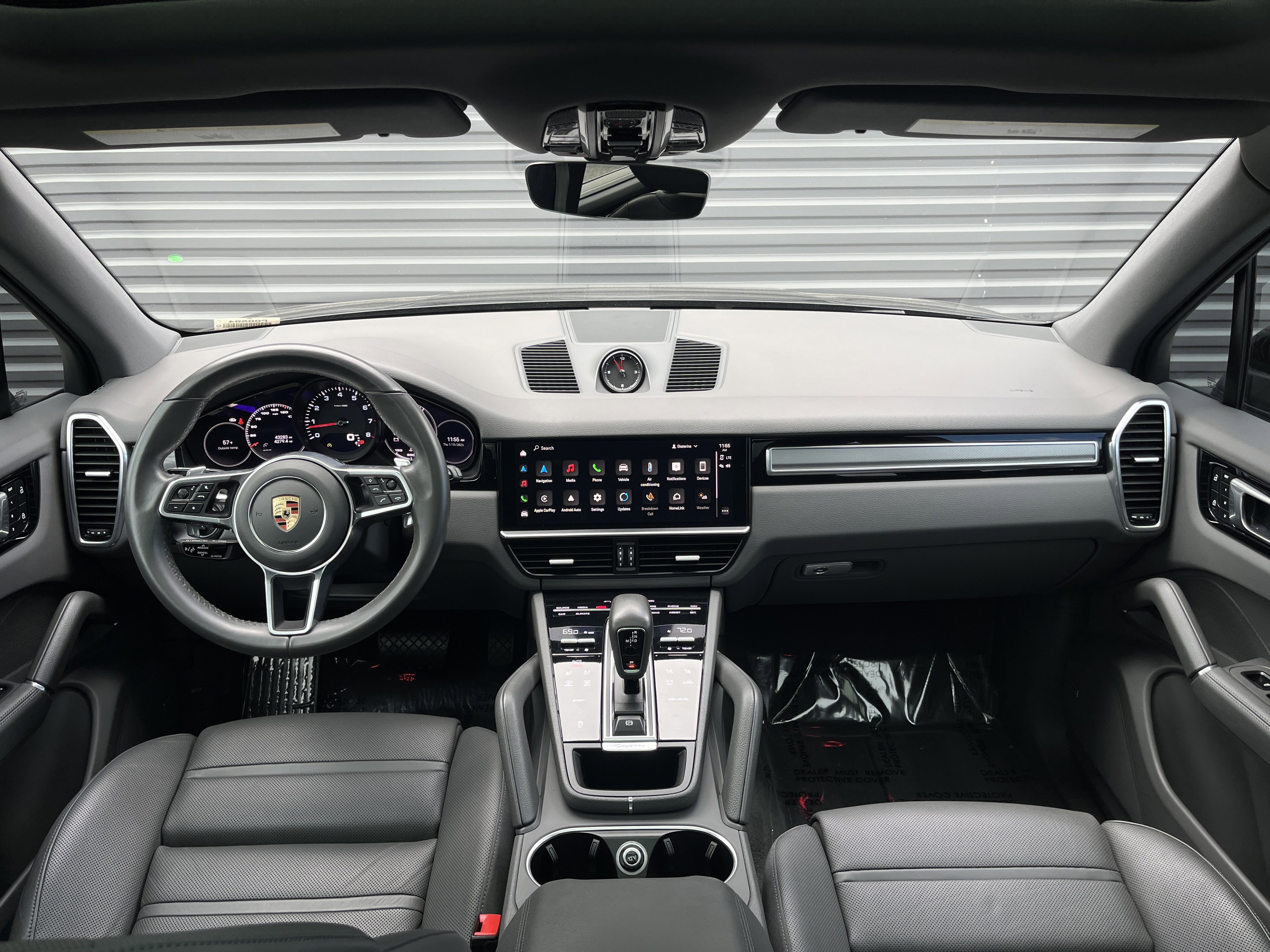 Certified 2022 Porsche Cayenne Platinum Edition image 30