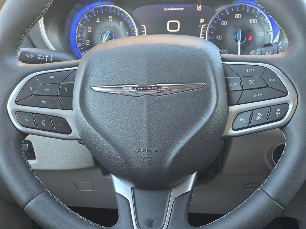 Used 2024 Chrysler Pacifica Touring-L FWD image 16