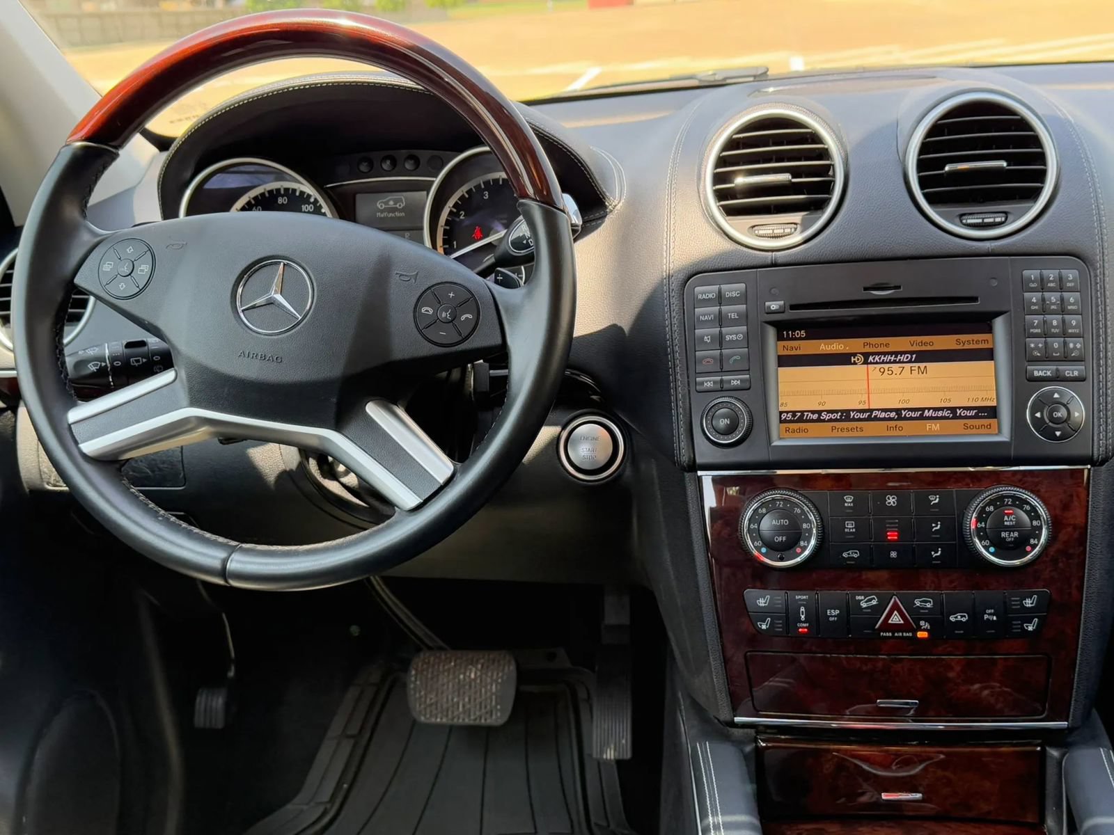 Used 2011 Mercedes-Benz GL 550 4MATIC image 12