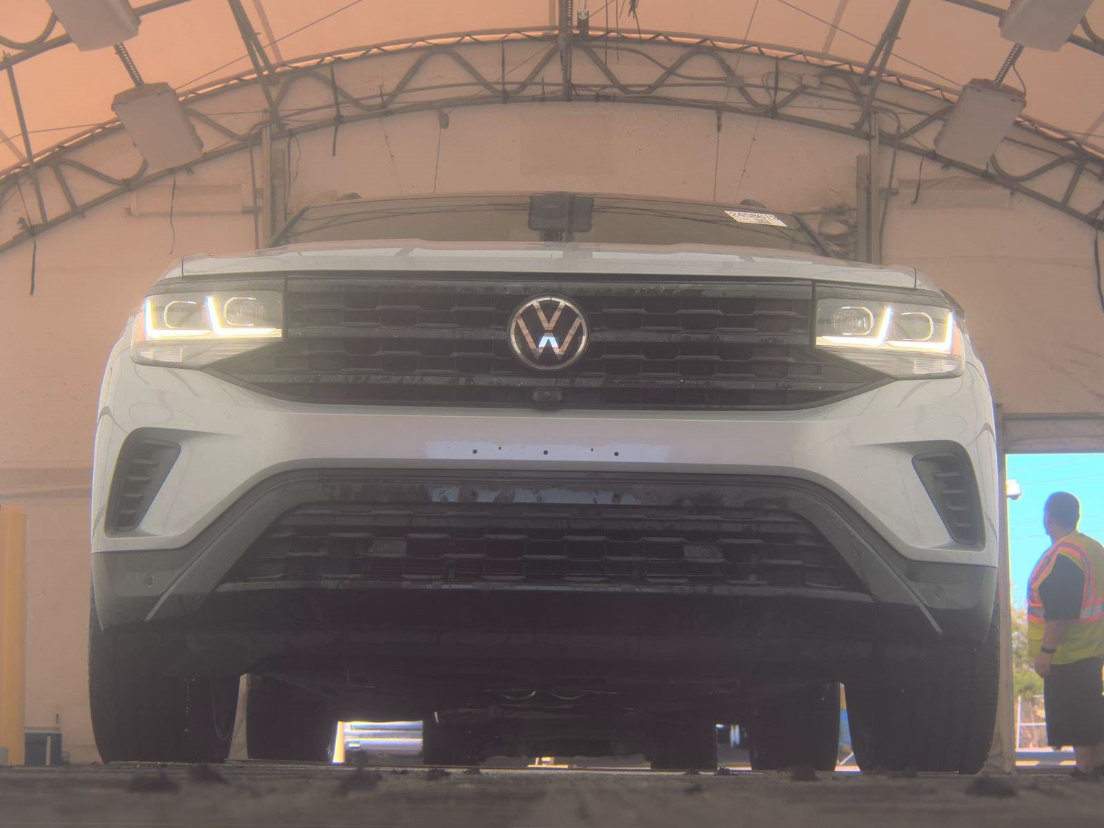 Used 2020 Volkswagen Atlas Cross Sport SEL Premium AWD/4WD image 4