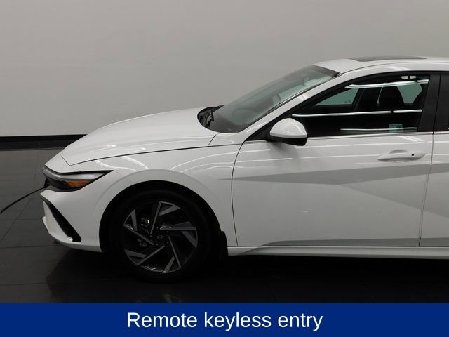 Certified 2025 Hyundai Elantra SEL image 13