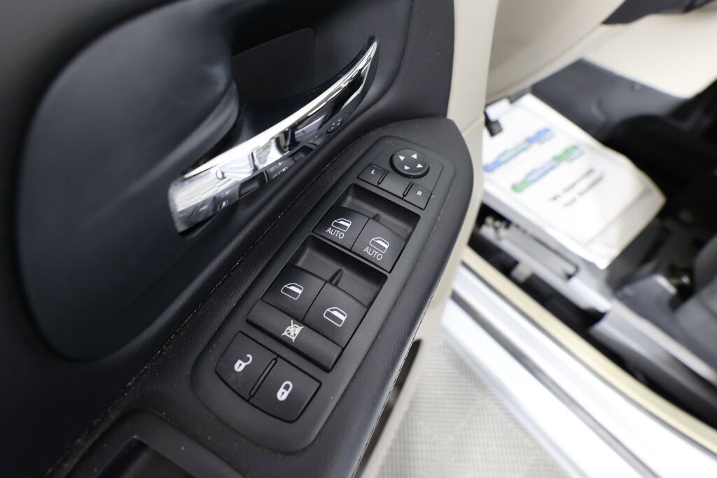 Used 2012 Dodge Grand Caravan SXT image 33