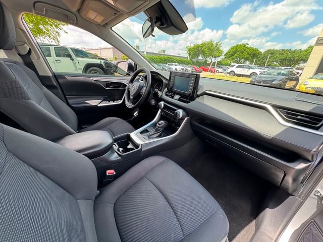Used 2019 Toyota RAV4 LE w/ Carpet Mat Package image 10