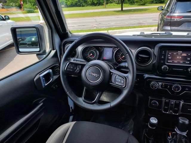 Used 2021 Jeep Gladiator Sport AWD/4WD image 6