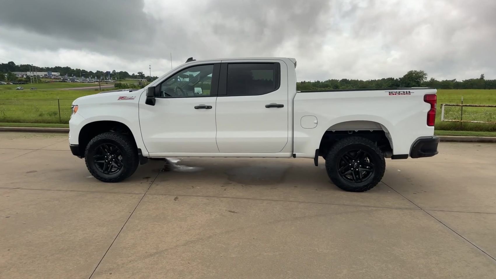 Used 2023 Chevrolet Silverado 1500 LT Trail Boss w/ Convenience Package II AWD/4WD image 5