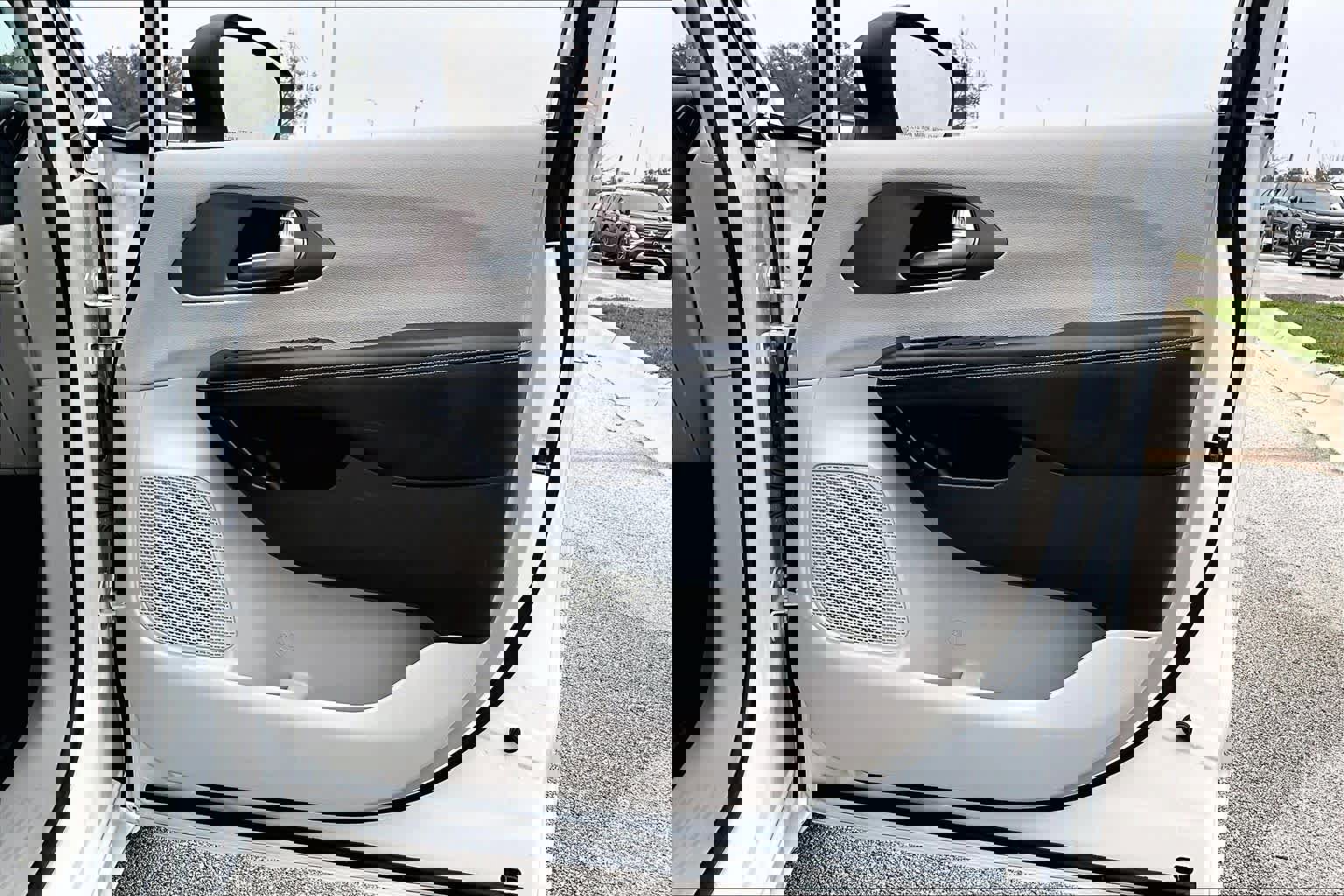 Used 2021 Chrysler Voyager Lxi image 22