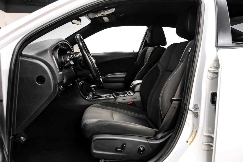 Used 2020 Dodge Charger SXT RWD image 4