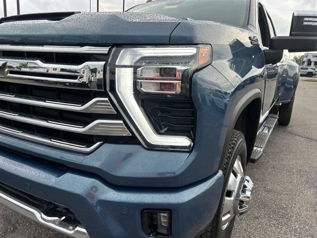 New 2026 Chevrolet Silverado 3500 High Country w/ Technology Package AWD/4WD image 10