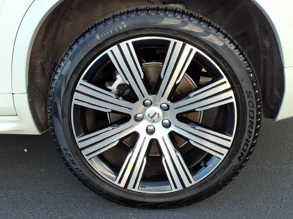 Certified 2024 Volvo XC90 T8 Ultimate w/ Protection Package Premier AWD/4WD image 6