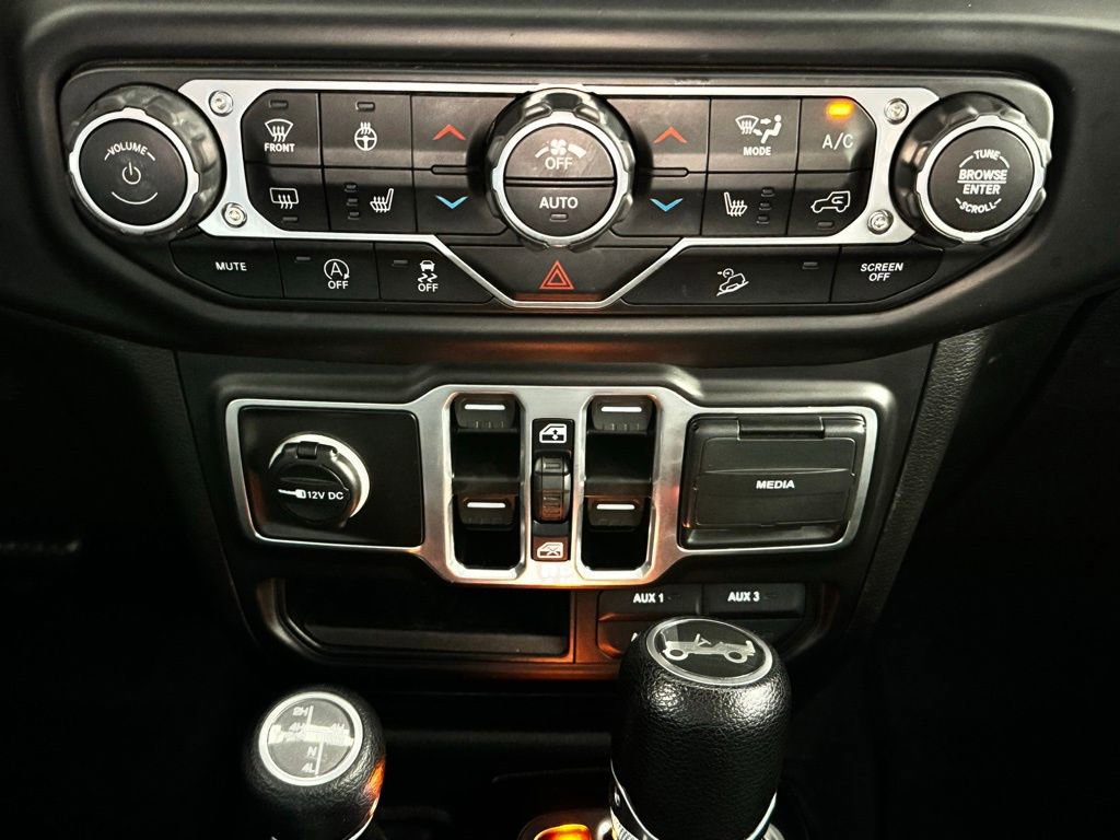 Used 2018 Jeep Wrangler Unlimited Sahara w/ Cold Weather Group image 17