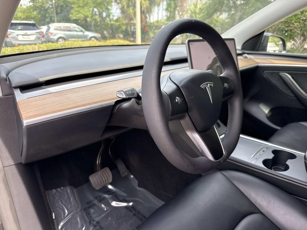 Used 2024 Tesla Model Y Long Range AWD/4WD image 25