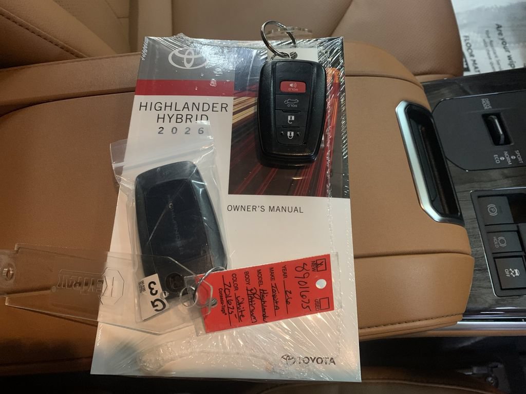 Used 2026 Toyota Highlander Platinum AWD/4WD image 9