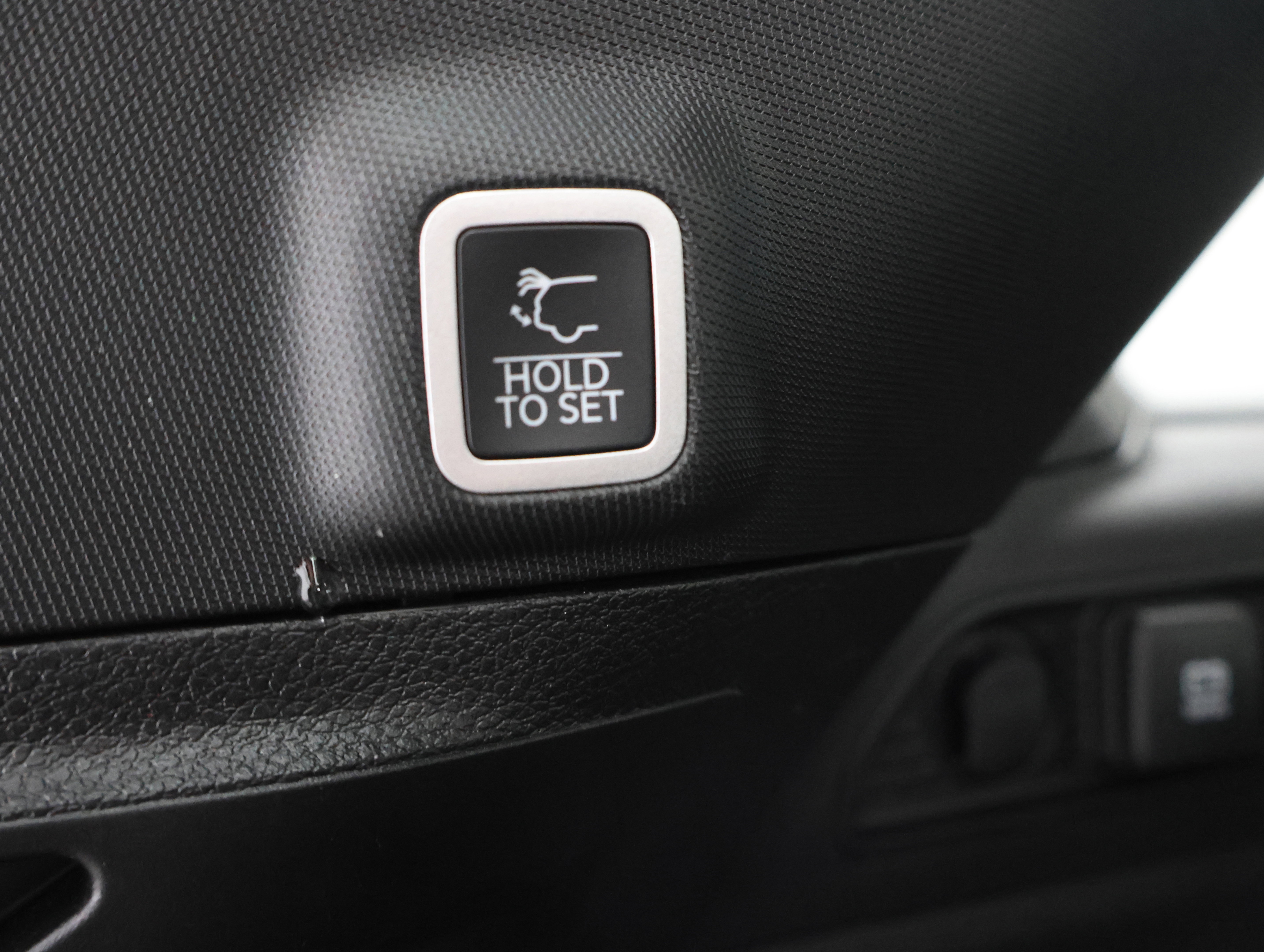 Used 2025 Jeep Grand Cherokee Limited w/ Luxury Tech Group II image 34