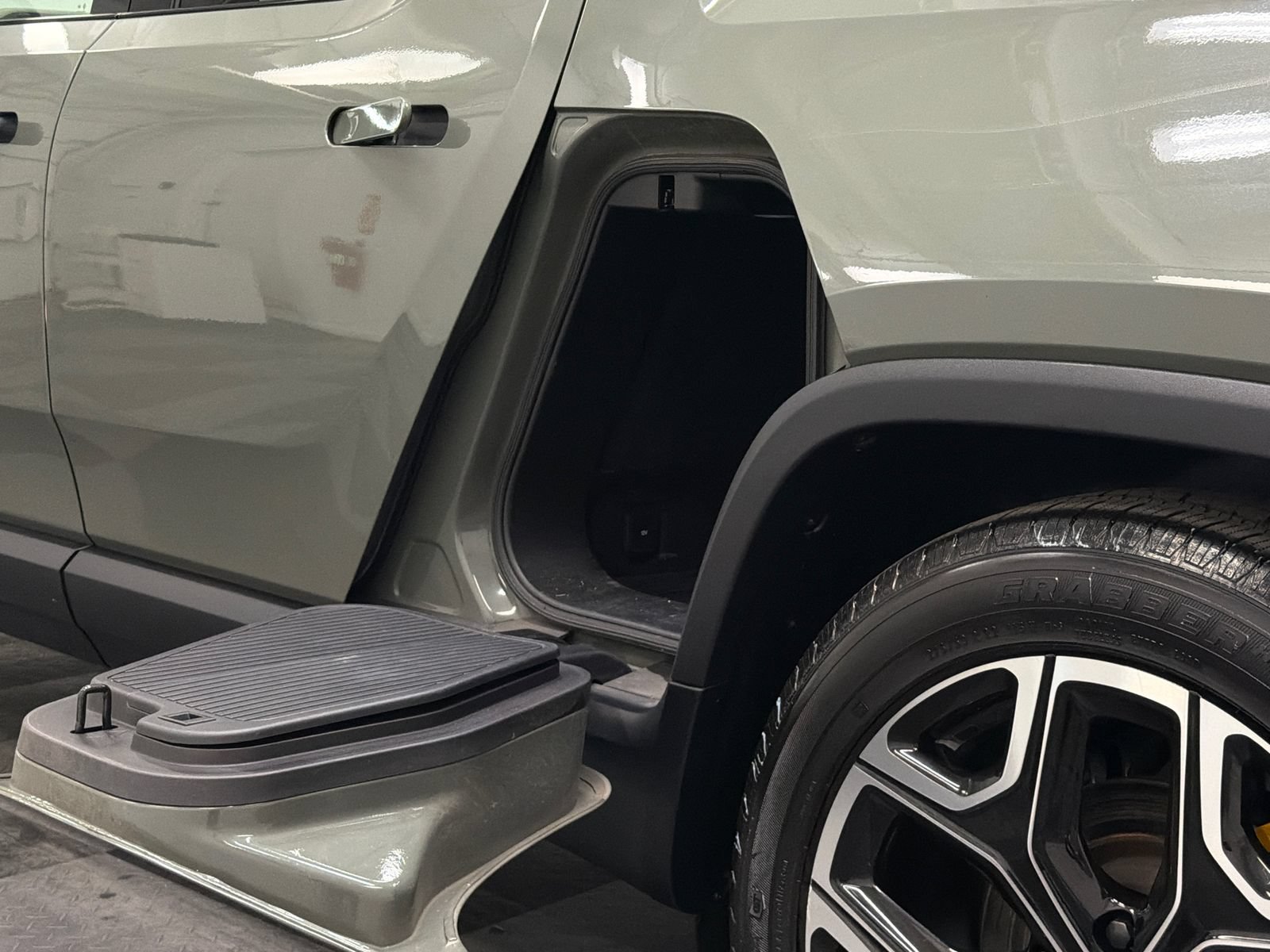 Used 2023 Rivian R1T Launch Edition AWD/4WD image 16