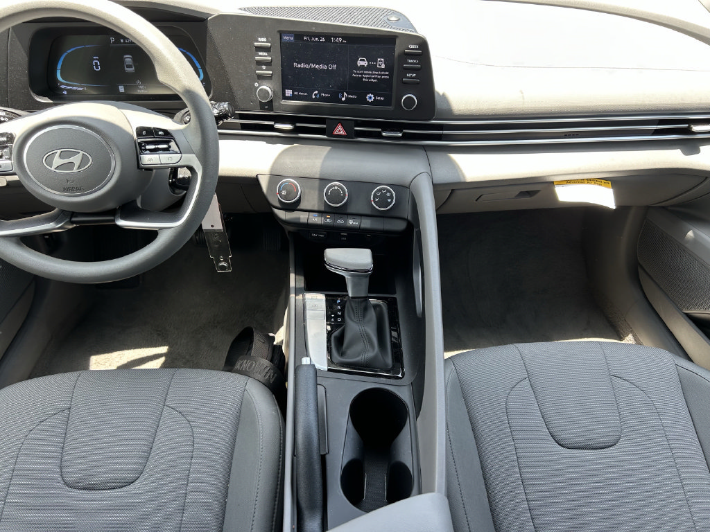 New 2025 Hyundai Elantra SE FWD image 18
