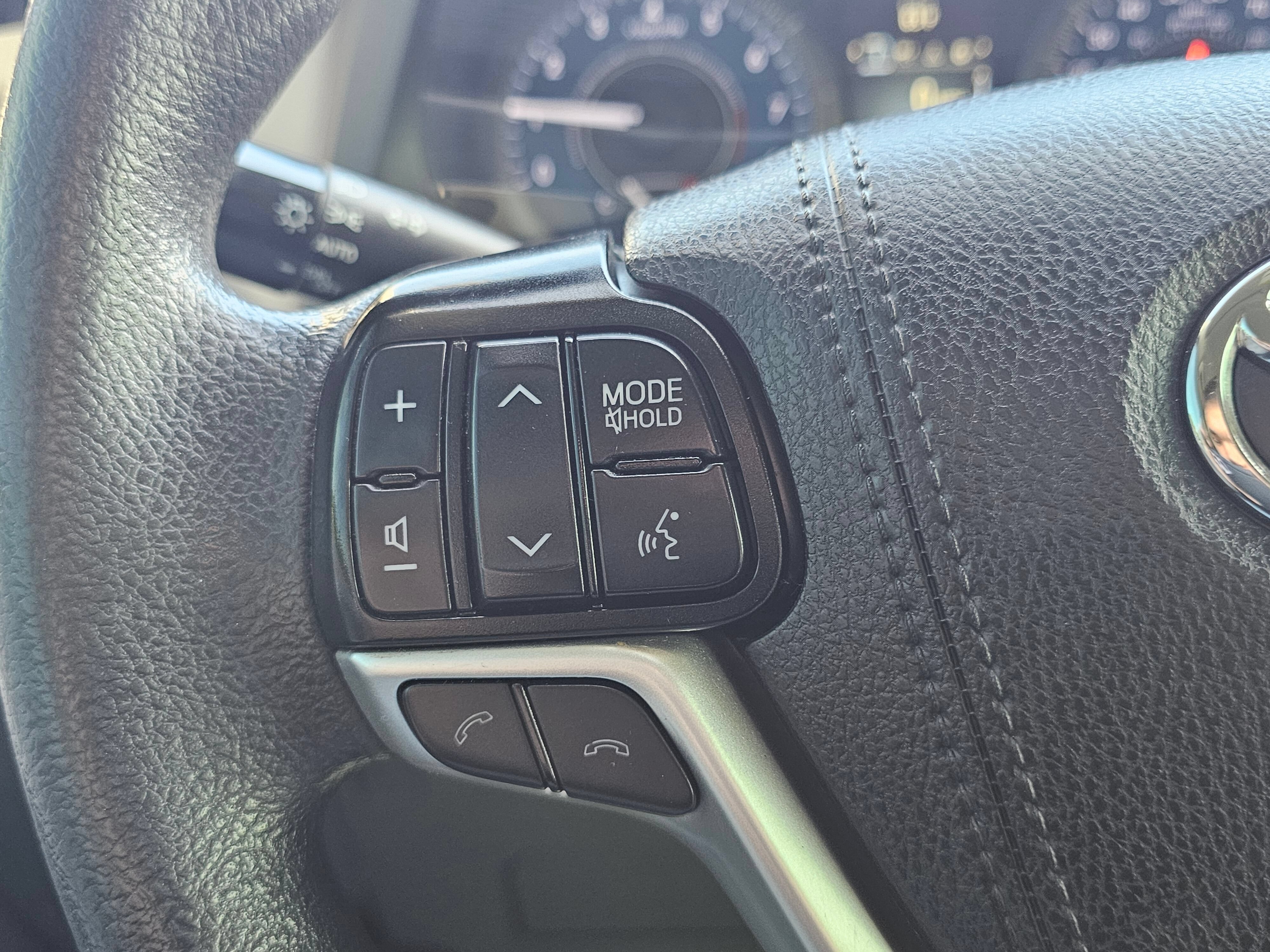 Used 2019 Toyota Sienna L w/ Carpet Mat Package FWD image 21