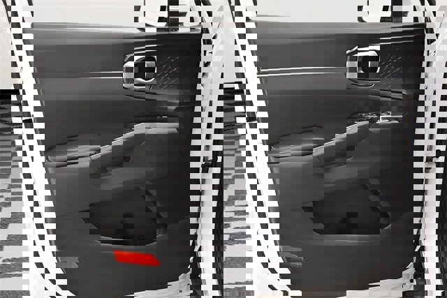 Used 2024 Kia Sorento S image 22