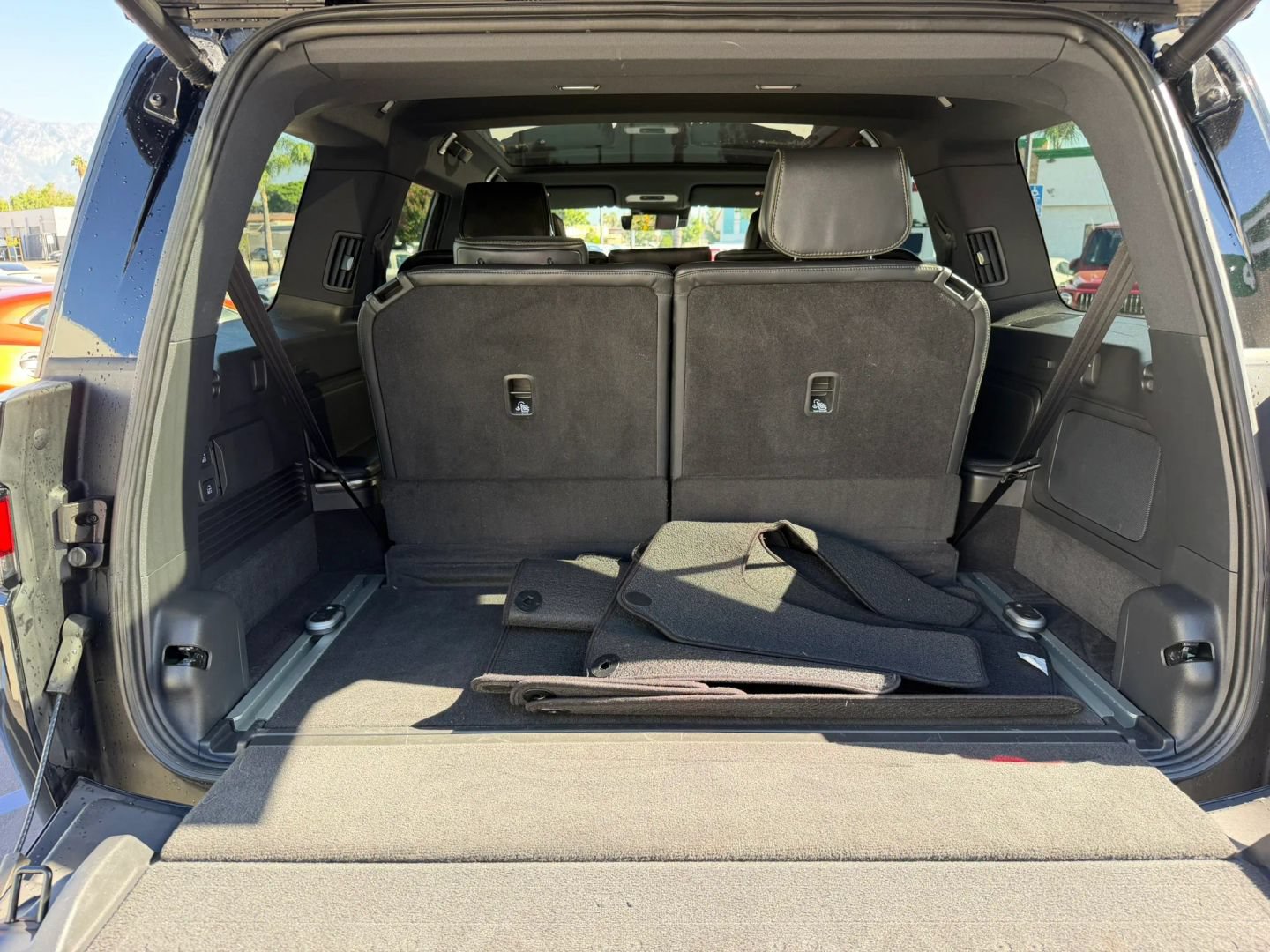 Used 2025 Rivian R1S Adventure Dual AWD/4WD image 37