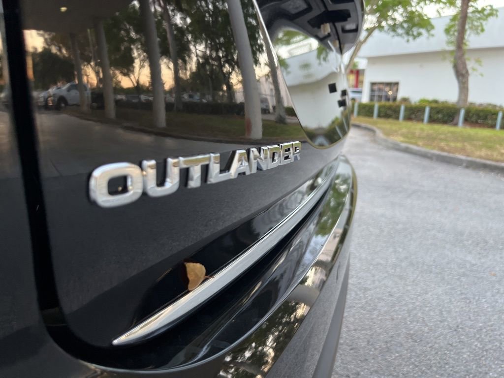 Used 2024 Mitsubishi Outlander ES image 15