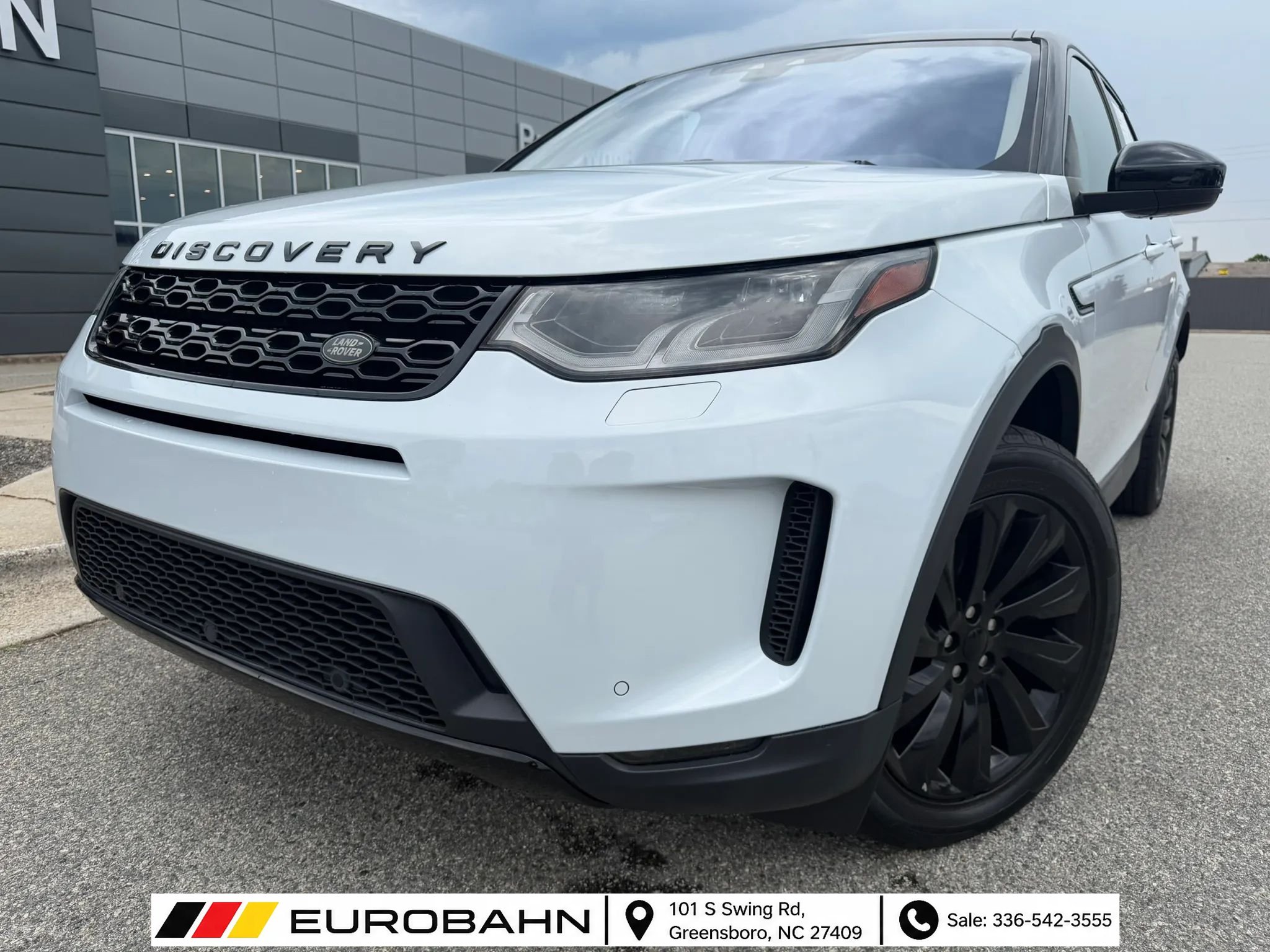 Used 2020 Land Rover Discovery Sport SE AWD/4WD image 1