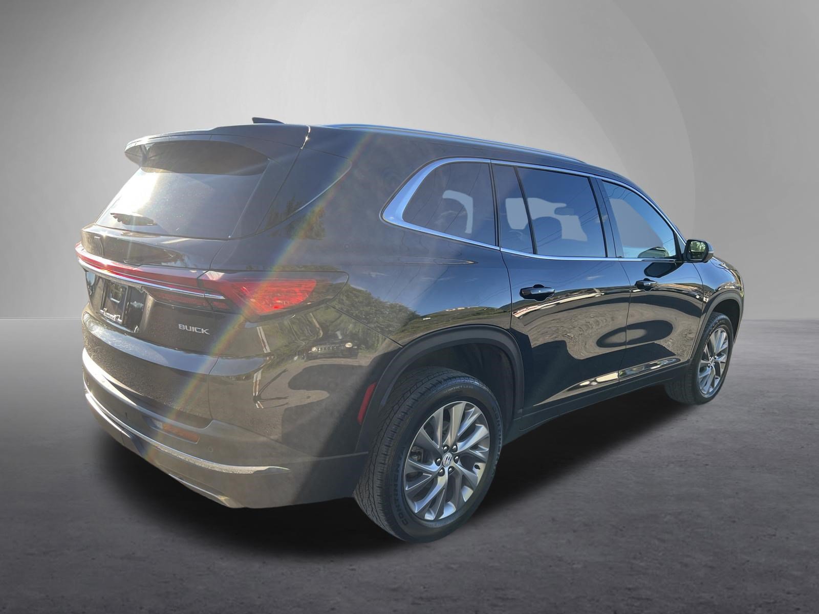Used 2025 Buick Enclave Preferred AWD/4WD image 3