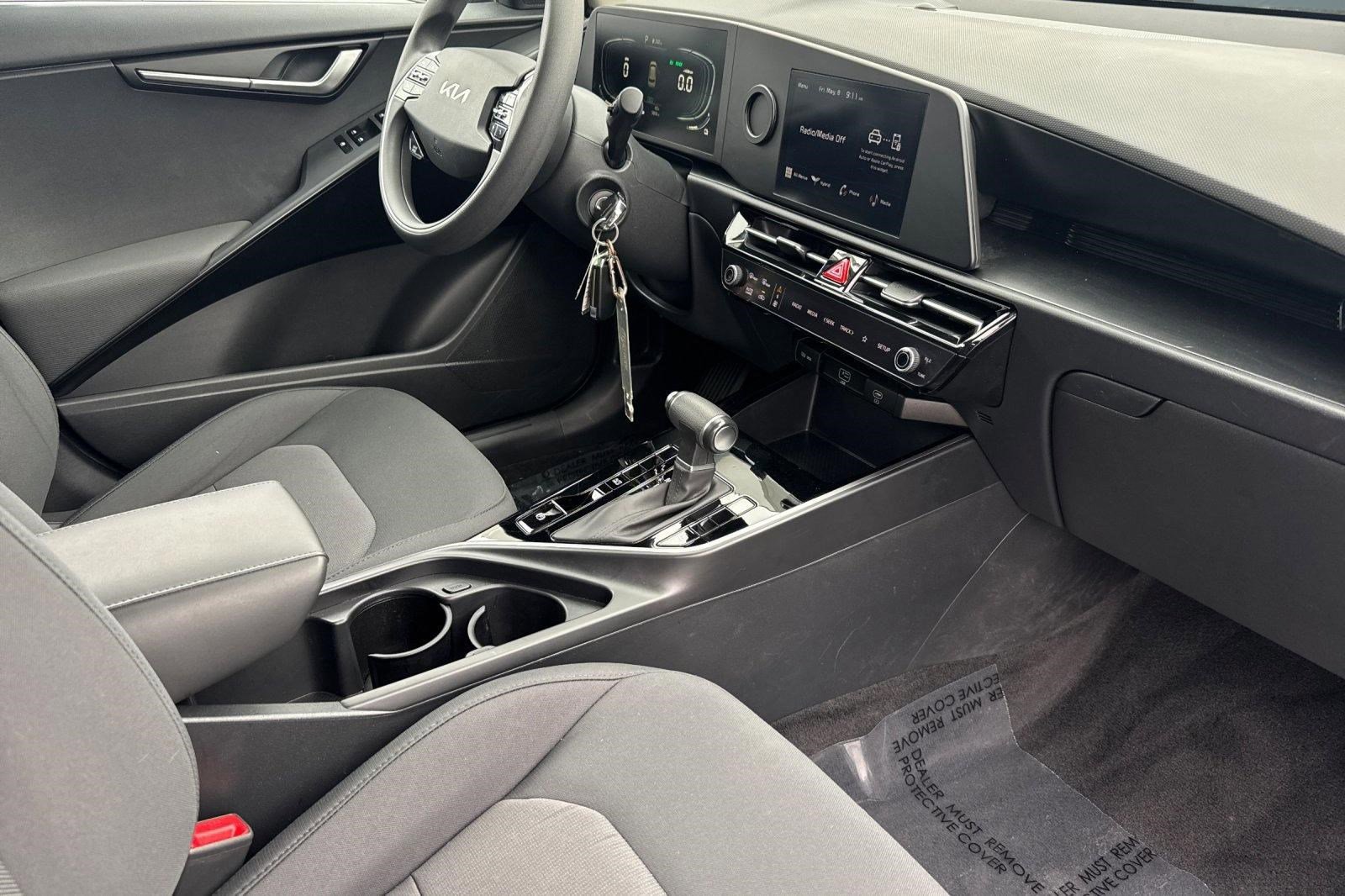 Used 2024 Kia Niro LX FWD image 31