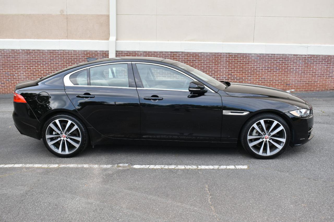 Used 2019 Jaguar XE Prestige RWD image 6