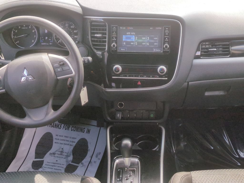 Used 2020 Mitsubishi Outlander ES FWD image 15