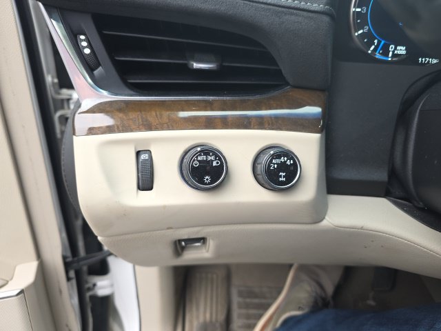 Used 2018 Cadillac Escalade Premium Luxury AWD/4WD image 16