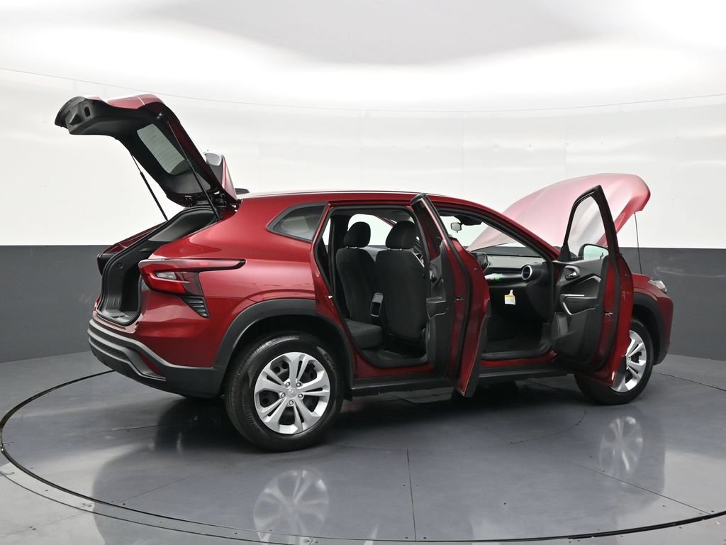 Used 2025 Chevrolet Trax LS FWD image 30